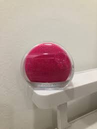This is a silicone cleansing device and it helps to unblock pores. Foreo Luna Play Plus Fuchsia Health Beauty Skin Bath Body On Carousell