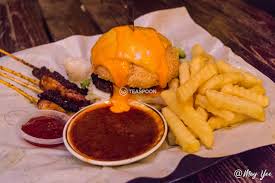 Kuching, known to malaysians and foreigners alike as the capital city of sarawak, the land of the hornbills, has plenty to offer to any aspiring avid food aficionados wishing to explore the gastronomical trail of epic proportions. Halal Food Tour In Kuching Teaspoon