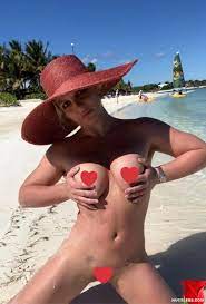 Britney Spears Frontal Nude Beach Photos (Censored) - NuCelebs.com
