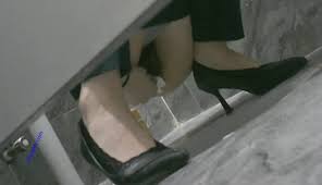 八月最新私房大神隔牆有眼原創廁拍饅頭肥穴勾魂黑絲透明內褲(16)