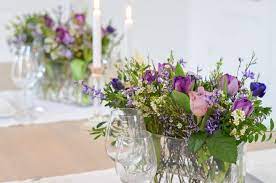 Ihr könnt die kamera auch auf einem tisch bereitstellen mit einer kurzen beschreibung und fotoaufgaben. 5 Tipps Fur Eine Gunstige Blumendeko Auf Der Hochzeit Blumigo