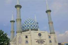 Panduan ringkas bagaimana untuk mengerjakan ibadah umrah. Ada Miniatur Kabah Di Masjid Andalusia