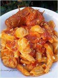 Orecchiette fatte in casa al sugo con brasciole. Orecchiette E Minchiareddhi Al Ragu Di Braciole La Cucina Pugliese Cucina Tipica Pugliese E Non Solo