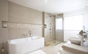Salle De Bain Avec Double Vasques Et Baignoire Blanches Alexandre Morand Photo N 26 Domozoom Salle De Bain Design Idee Salle De Bain Salle De Bains Moderne