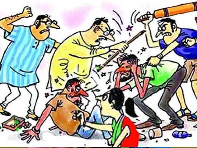 Clash between two groups; 12 injured, increased police force deployed, condition of two critical