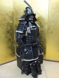 美品 黒塗り 等身大鎧 陽光前立 兜 甲冑 鎧 鎧櫃 黒い箱 は付きません