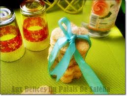 Ghribia, montécaos, différentes recettes la ghribia cette spécialité algérienne qui nous vient de l'andalousie, un gâteau fondant, friable et qui se des petits gâteaux aux fruits secs (amande, noix tc…), parfumés au zeste de citron et la fleur d'oranger le tout enrobé dans du sucre glace. Ghribia Ou El Ghribiya A La Noix De Coco Gateau Sec Algerien Aux Delices Du Palais