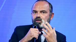 Publié le 08/05/2017 à 09:22. Edouard Philippe Travaille Sur L Ecriture D Une Serie Adaptee De L Un De Ses Romans
