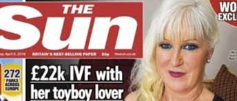 Una abuela inglesa de 55 años se convierte en madre de tres niños mediante  fecundación in vitro. Una abuela inglesa de 55 años da a luz a trillizos