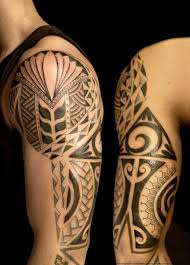 Los tatuajes maoríes han cobrado mucha fuerza en los últimos años, es común ver a algunos famosos con estos tatuajes tribales tan característicos y. Maori Tattoo Para El Hombro Novocom Top