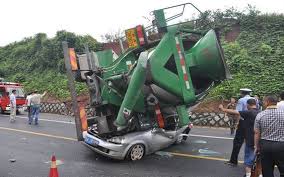 From now on, i forbid you to go there. 33 People Who Need Their Licenses Roll Back Right Now Fail Truckfail Truck Driverfails Car Crash Accident Car Accident