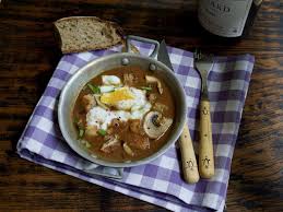 Oeufs Meurette Facon Grand Mere En 2020 Recette Oeuf Recettes De Cuisine Cuisine Et Boissons