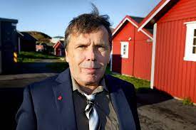 Jan helge andersen ble dømt til 19 års fengsel i forbindelse med at to småjenter ble funnet voldtatt og drept i baneheia i kristiansand i mai 2000. Jan Helge Andersen Helgelands Blad
