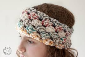 Earwarmer that can be worn as neckwarmer with knit leaf embellishments. 12 Free Patterns For Crochet Headbands