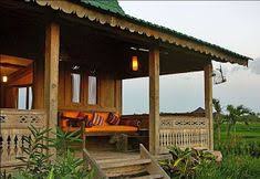 Teras rumah bukan hanya sekedar untuk mempercantik eksterior, tetapi juga melindungi area depan rumah, seperti pintu dan jendela dari sinar matahari maupun hujan. 53 Indonesian House Ideas Indonesian House House Traditional House