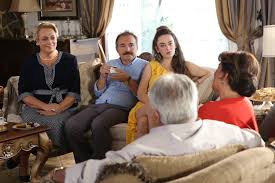 Aile arasında film oyuncuları ve konusu. Aile Arasinda Nin Oyunculari Izmir E Geliyor