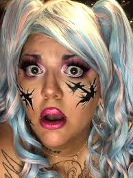 Makeup artist for costume contest wins