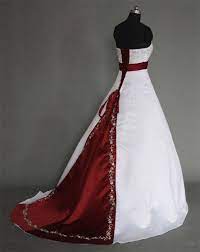 Maybe you would like to learn more about one of these? Hochzeitskleid Fur Koniginnen Weiss Mit Stickerei Und Dunkel Roter Schleppe Fur Die Braut Die Eine G Hochzeitskleid Rot Weiss Brautkleid Weiss Hochzeitskleid