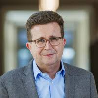 1100+ perfiles de «Friedli»