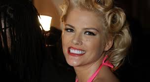 Submitted 4 years ago by _pm_me_your_nude_pic. Bajos Tinive Erett A Fiatalon Elhunyt Playboy Nyuszi Anna Nicole Smith Lanya Hirnavigator