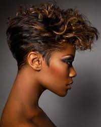 De este modo, podéis elegir el clásico corte « pixie » que vuelve a ser tendencia aunque jugando con los rizos y luciendo varias capas para hacer resaltar vuestro volumen natural, tal y como. Todos Los Cortes De Pelo Corto Rizado Para El Otono 2014 Fotos Ella Hoy