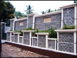 Bahan untuk pagar rumah minimalis modern juga harus kamu perhatikan. 31 Desain Model Pagar Tembok Minimalis Modern Elegan Ideas House Design Fence Design Compound Wall Design