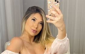 A youtuber, que espera o primeiro filho com o cantor zé felipe , postou vídeos em que aparece de top e short de. Virginia Fonseca Faz Aposta Em Sexo Do Bebe E Maria Alice Ofuxico