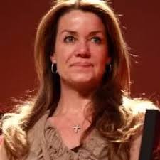 Elaine Maynard (played by Claudia Christian) outfits