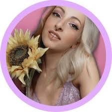 Bee Bailey 🐝 (@illbeedamned)