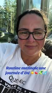 Routine matinale d’été : fruits et baseball à Québec