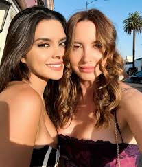 countdown premiere after party with friends, food and great energy !  @jensenackles @annaclols ... the last pic 😂😝.. Just in case photographers  didn't get the pic I wanted..