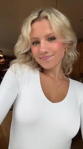 Carley Wells's Instagram, Twitter & Facebook