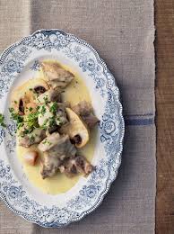 C'est le cas de la blanquette de veau, un plat qui a su évoluer avec le temps pour devenir un mets incontournable de l'art de vivre à la française. Blanquette De Veau Annabelle