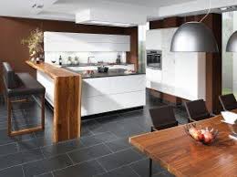 Design U Form Kuchenlosung Mit Bar Und Hochbank Sowie Angrenzendem Essplatz Kuche Kuchen Inspiration Kuche Esszimmer