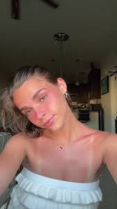 veronicasearcy (@itshardbeingbrunette)’s videos with Use this sound for a  free kiss