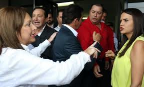Y es que en contra de flores están también las declaraciones de su propio esposo, abel guerra, compadre del. Nuevo Dirigente De La Cnop En Nuevo Leon Archivos Regiando Com