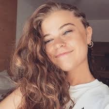 Mandy Weaver's Instagram, Twitter & Facebook