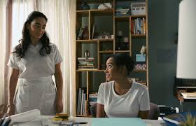 Kelley, le créateur de goliath, donc c'est une bonne série. Ana De La Reguera