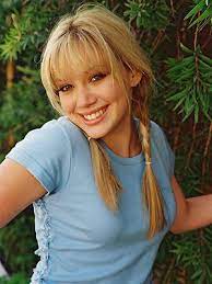 Hilary duff just showed her kids her 2003 film, the lizzie mcguire movie, and thankfully her fiancé matthew koma was on hand to film the adorable moment. Back In Her Lizzie Mcguire Days Hilary Duff Hair Hilary Duff Bangs Hilary Duff Style