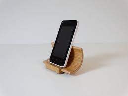 Idee Cadeau Pour Telephone Support Telephone En Bois Finition Chene Phone Gift Wood Phone Stand Gifts