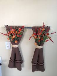 The white towels are secured by the flower rope which is enough to make it look gorgeously decorative. 25 Creatively Easy Decorative Towels For Bathroom Ideas