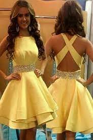 Elegant Jewel Above Knee Criss Cross Straps Yellow Homecoming Dresses With Beads Con Imagenes Vestidos Vestidos Coctel Vestidos Amarillos Cortos