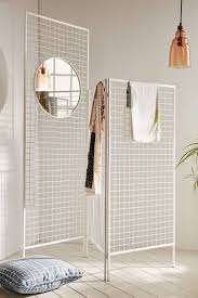 Pin Von Adelle Spencer Auf Furniture In 2020 Raumteiler Bildschirm Raumteiler Ideen Diy Raumteiler
