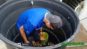 Memang apabila rumah anda tidak memiliki air yang selalu mengalir maka lebih baik menggunakan tangki air ini sehingga anda bisa mendapatkan. Tangki Air Bocor Retak Cara Tips Menampal Dan Mencuci Tangki Air Rumah Info Sistem Bekalan Air Youtube