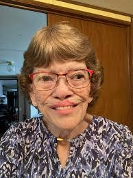 Susan Lavender's Instagram, Twitter & Facebook