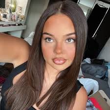 Lily Ward (@lilyxward)