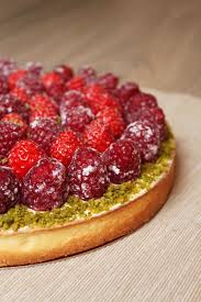 Voici La Recette De Ma Tarte Aux Fruits Rouges Pistache Avec Une Creme Mascarpone A La Vanille C Tarte Aux Fruits Tarte Fruits Rouges Recette Avec Des Fraises