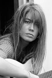 Retrouvez toutes les actualités, la discographie, bibliographie, les photos, vidéos, concerts et la boutique officielle. Francoise Hardy 10 Choses Que L On Ignorait Sur L Icone Vogue Paris