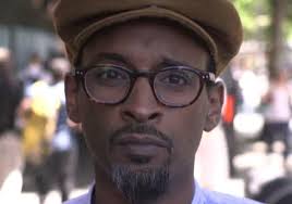 Qaniis daarood Ah Oo u Dhashay Qaasatan Beesha Mahamuud Saleban oo imaam ka  Ah Madaajid Ku Yaalo Dalka Australia. Rag Xooladahooda Ayuu Afka Lagala  Hadana Waa Imaam Masaajid Ka Soo Jeedo Mahamuud