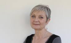 The latest articles written by Holly Roach